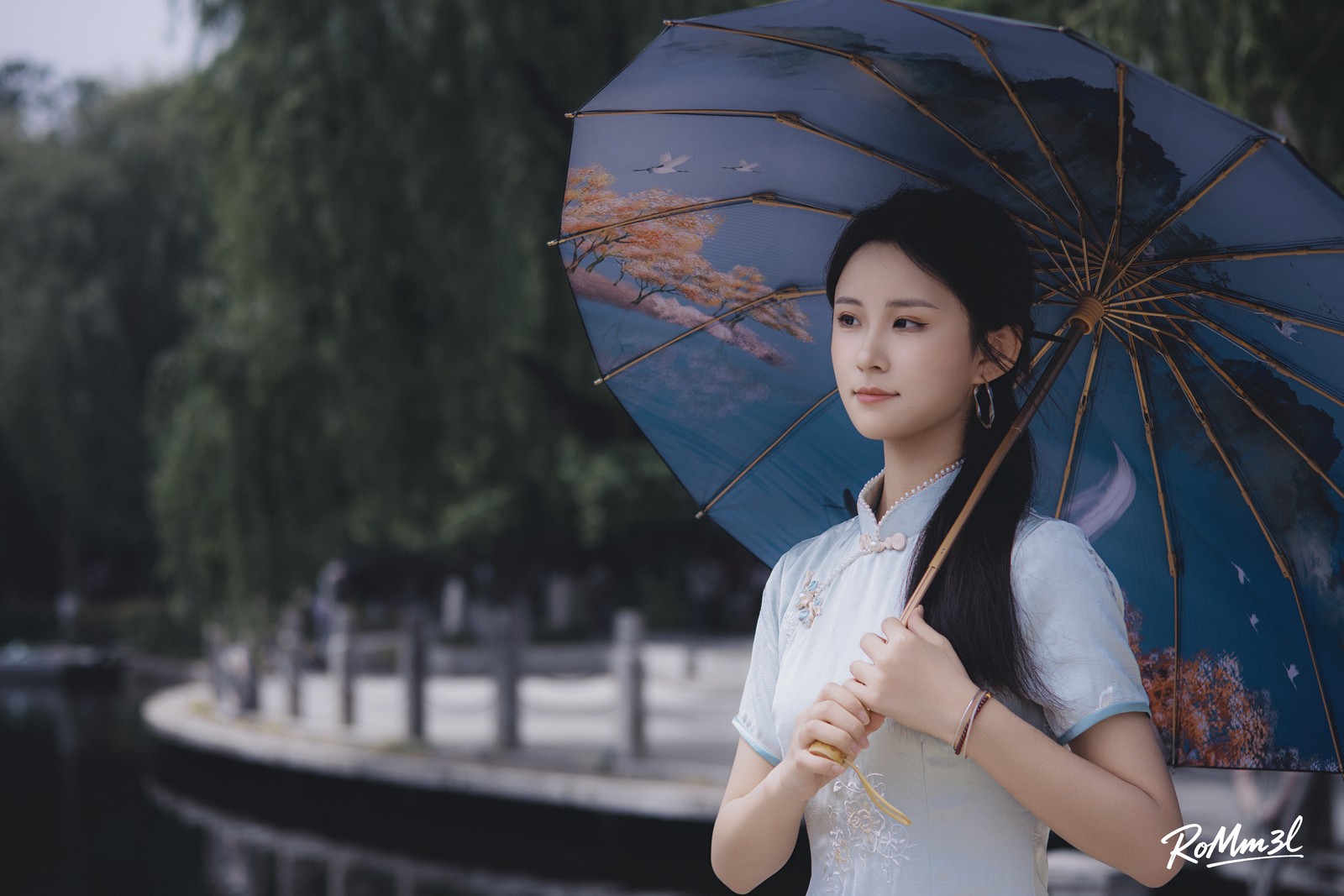 油纸伞下
